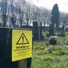 Council warning as dozens of headstones deemed &apos;unsafe&apos; in Derbyshire cemetery