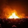 Simple method to remove bonfire smoke smell from clothes using just 2 ingredients